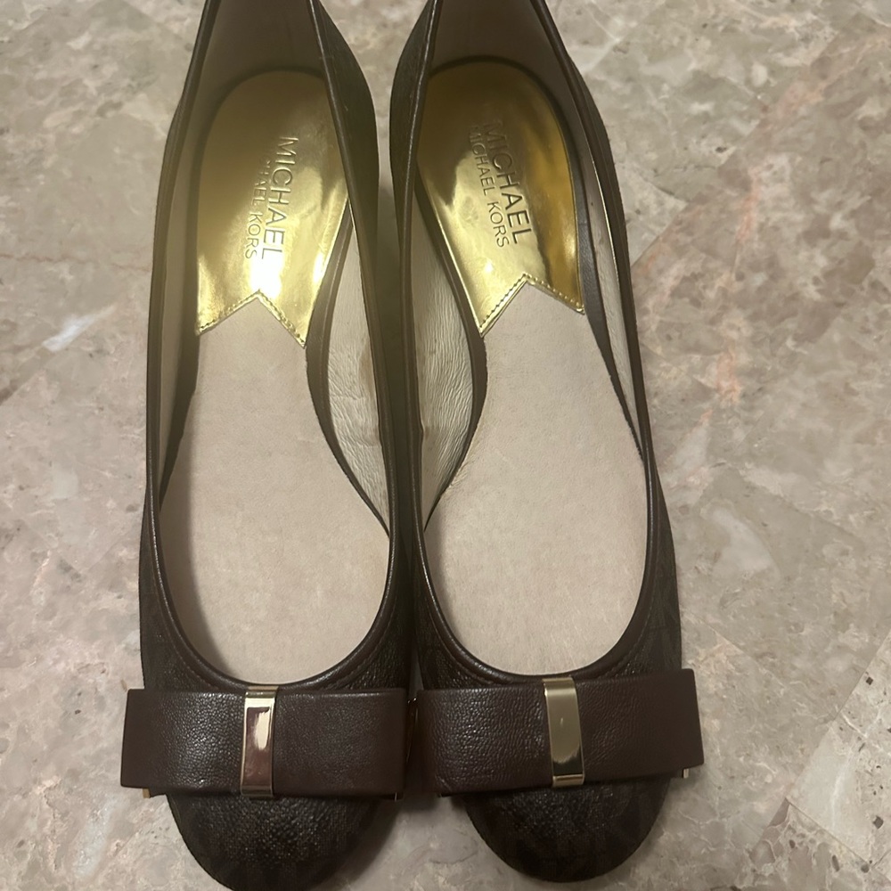 Michael Kors Pumps with Gold Accent size 8,5